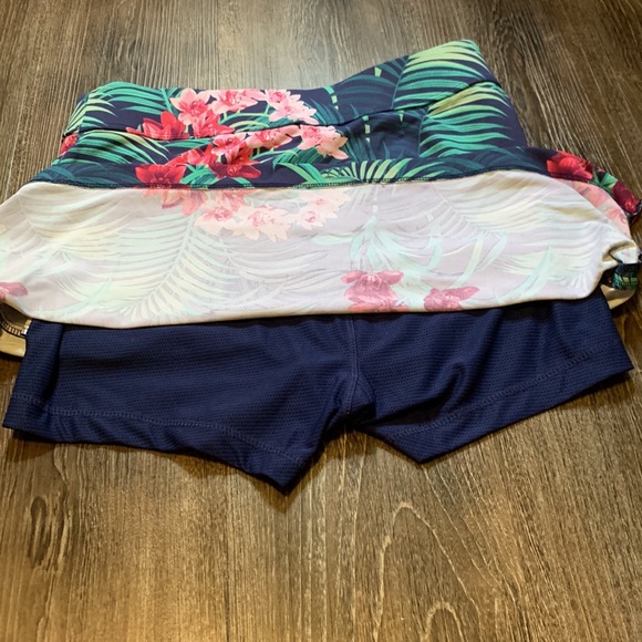 Womens skort. Size small. Never worn. - Picture 9 of 10